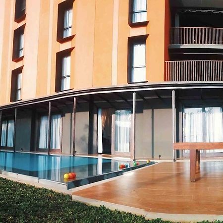 ホテル Grand Metro Puncak Cibodas エクステリア 写真